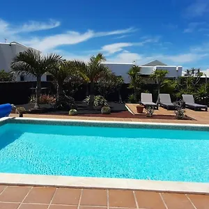 https://villa-adais.in-canary-islands.com